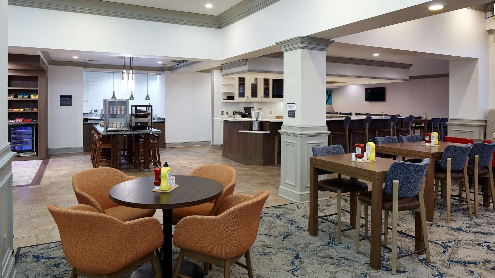Hilton Garden Inn Меррилвилл Экстерьер фото