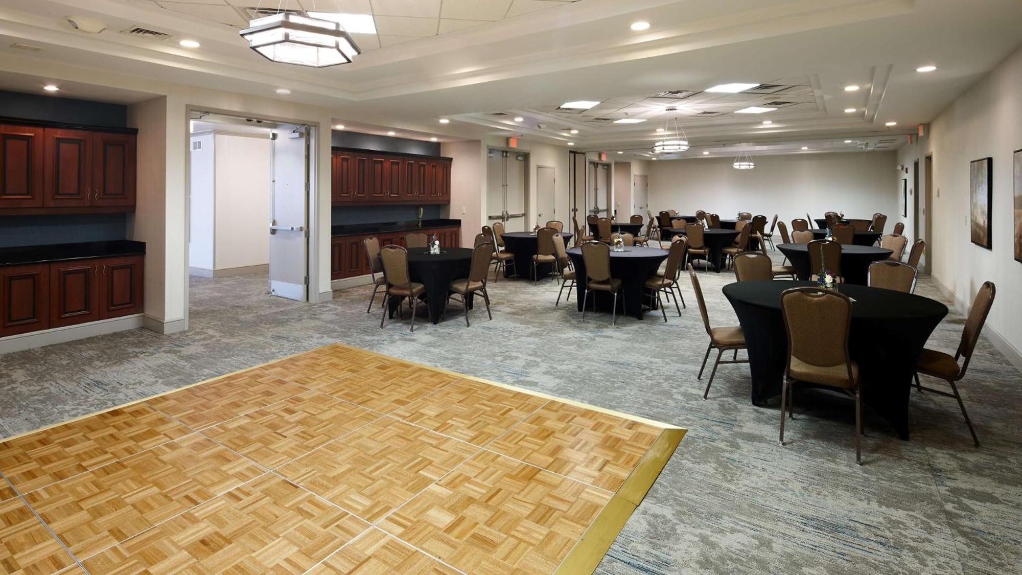 Hilton Garden Inn Меррилвилл Экстерьер фото