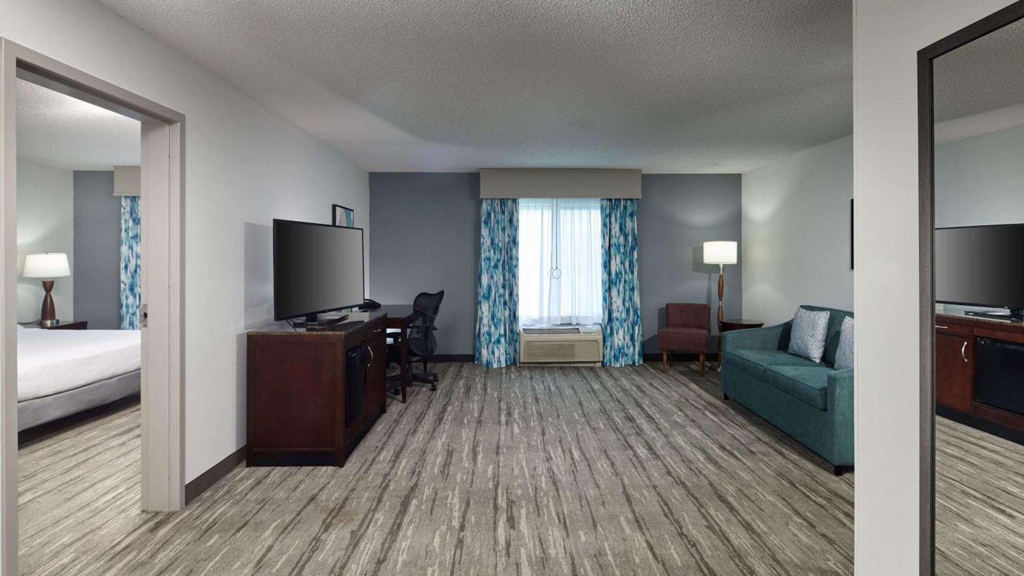 Hilton Garden Inn Меррилвилл Экстерьер фото