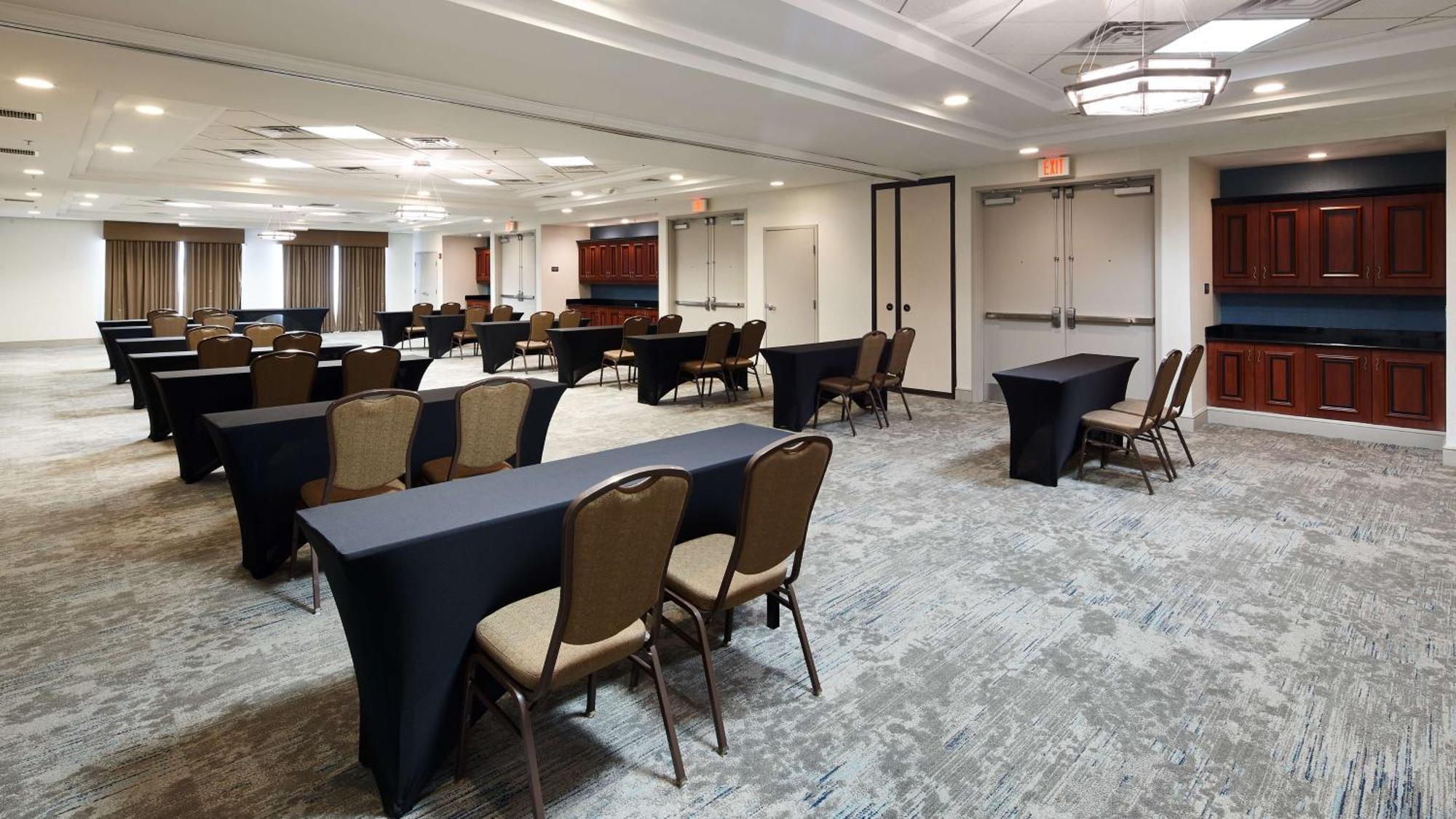 Hilton Garden Inn Меррилвилл Экстерьер фото