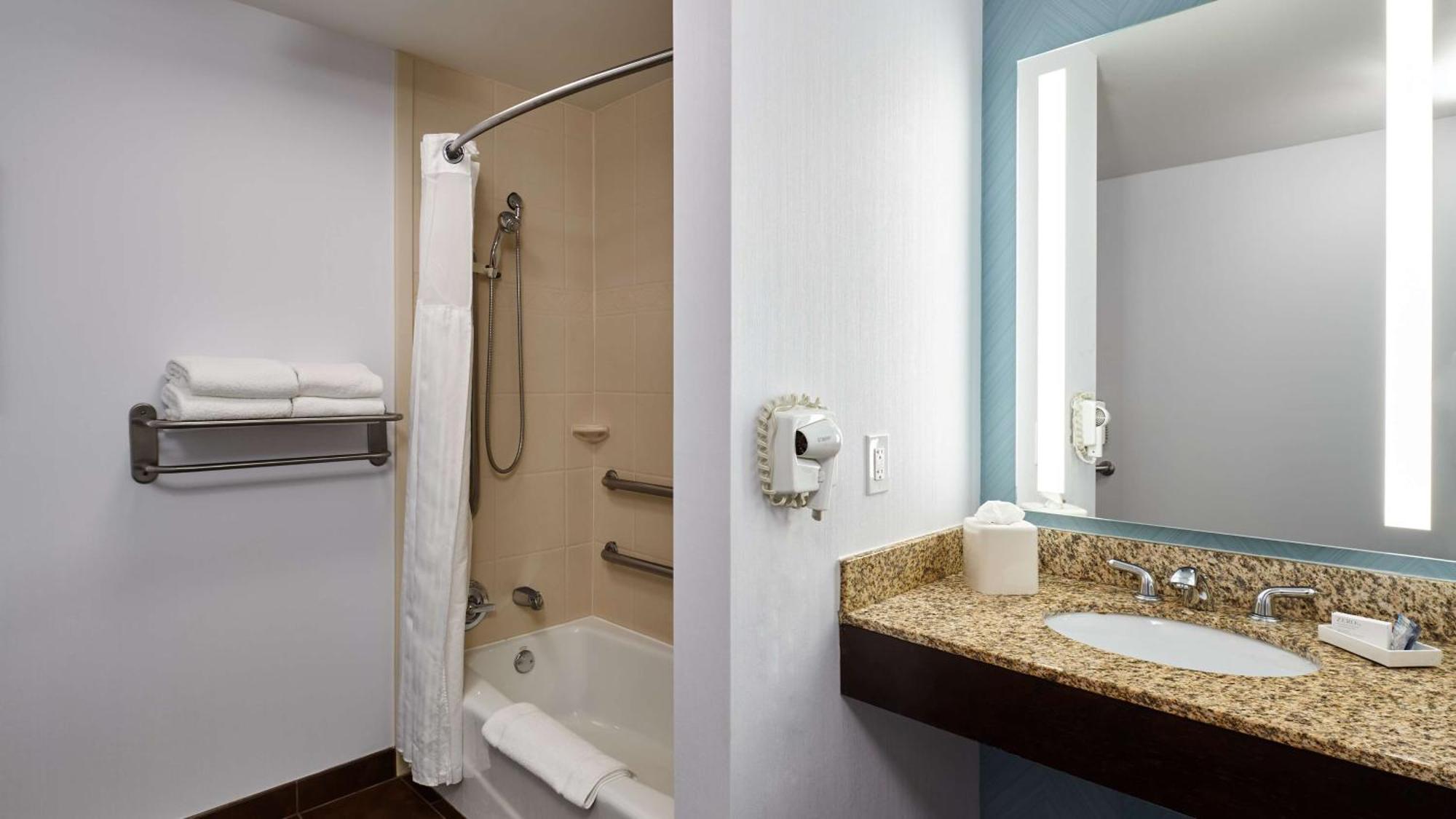 Hilton Garden Inn Меррилвилл Экстерьер фото