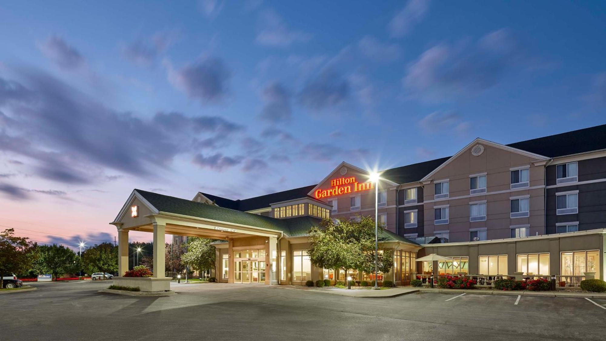 Hilton Garden Inn Меррилвилл Экстерьер фото