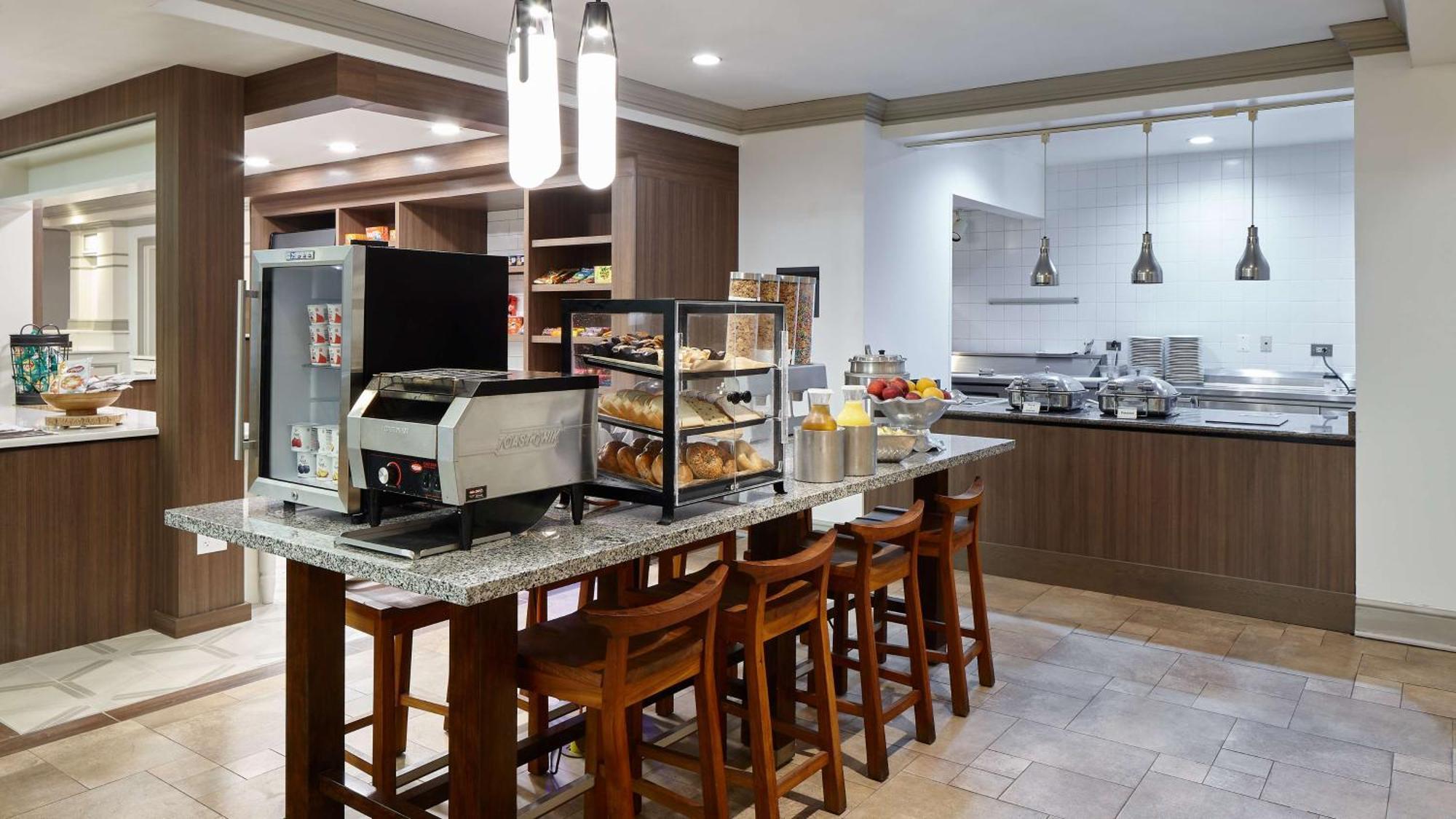 Hilton Garden Inn Меррилвилл Экстерьер фото