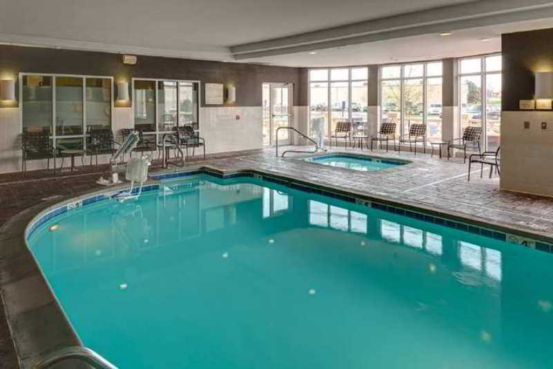 Hilton Garden Inn Меррилвилл Экстерьер фото